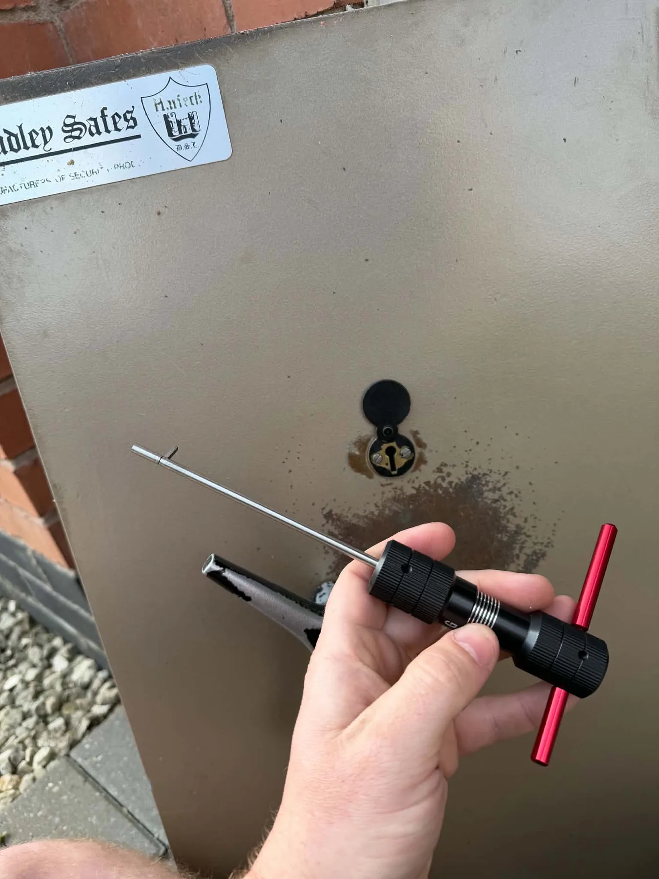 Specialist safe-opening tools at work
